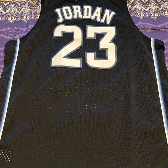 COPY - Michael Jordan UNC Jersey - Picture 4 of 11